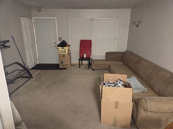 5th image of 1308 Kingsbury Dr Unit F