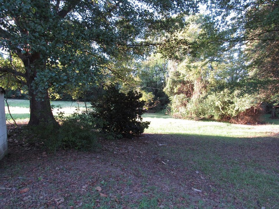 2nd image of 935 Winston Dr