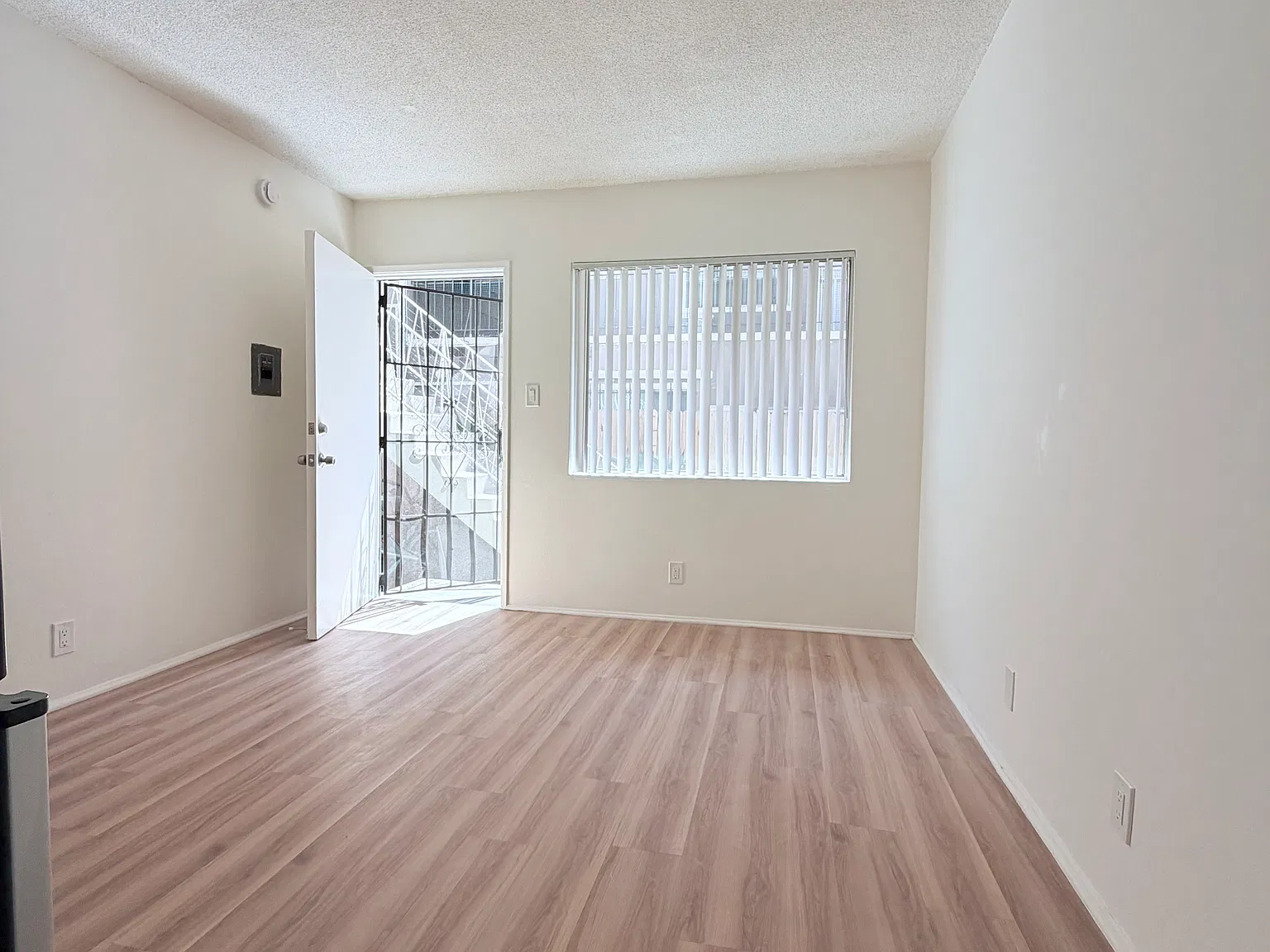 Studio, 350 sqft, $1,395 — Photo 2