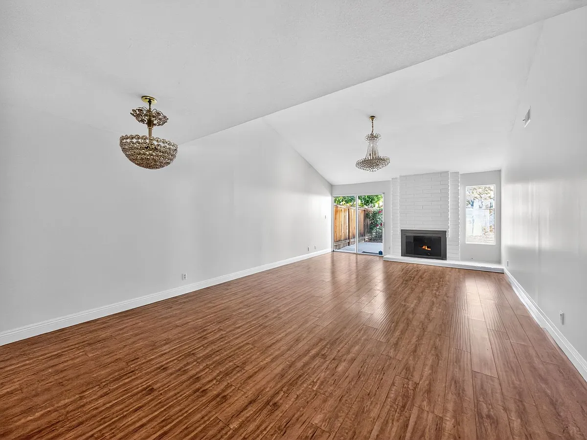Building Photo - 4421 Sandburg Way