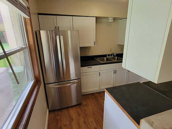 2nd image of 718 Marshall Ave