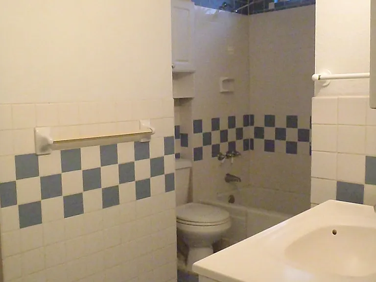 4709 Avenue H — Photo 15