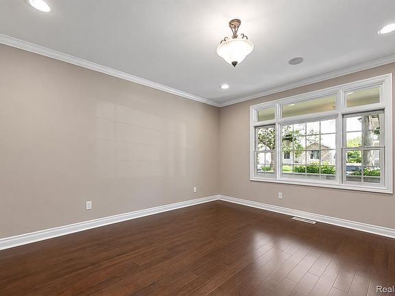 5th image of 1240 Bird Ave
