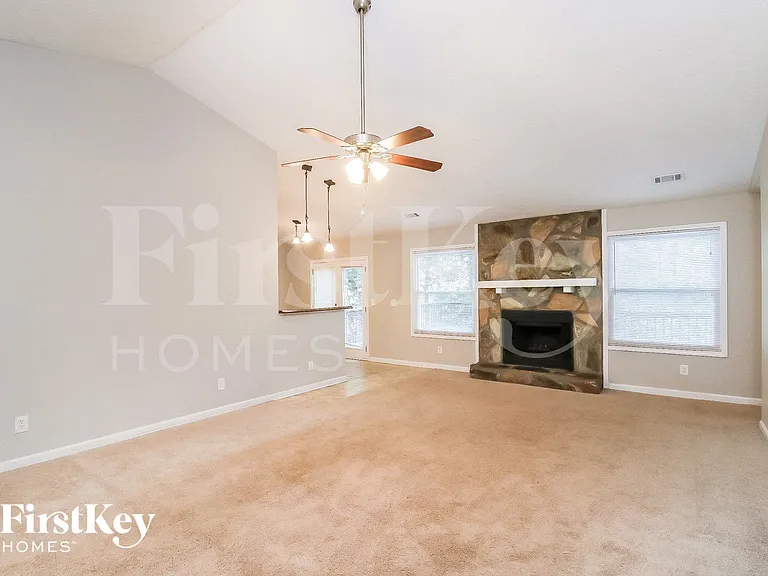 824 Riverstone Ln — Photo 3