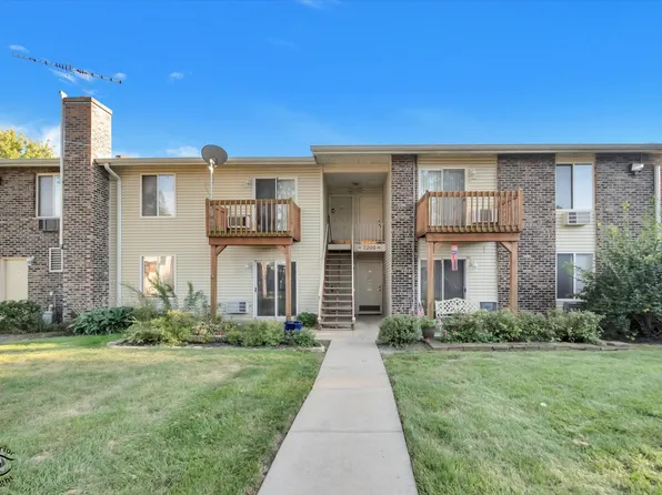 2200 Light Rd APT 212, Oswego, IL 60543