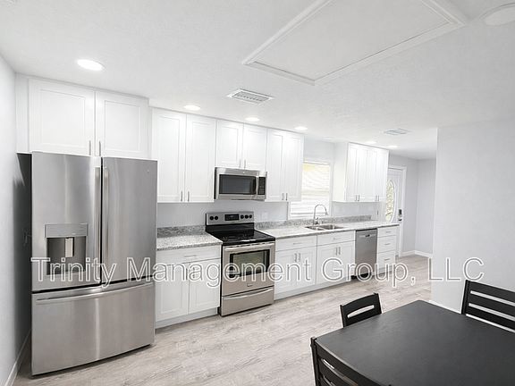 4th image of 1509 Winding Way E Room 5