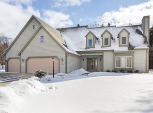 N76W16147 Sherwood Dr, Menomonee Falls, WI 53051