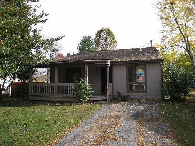 1st image of 3038 Deepwood Dr