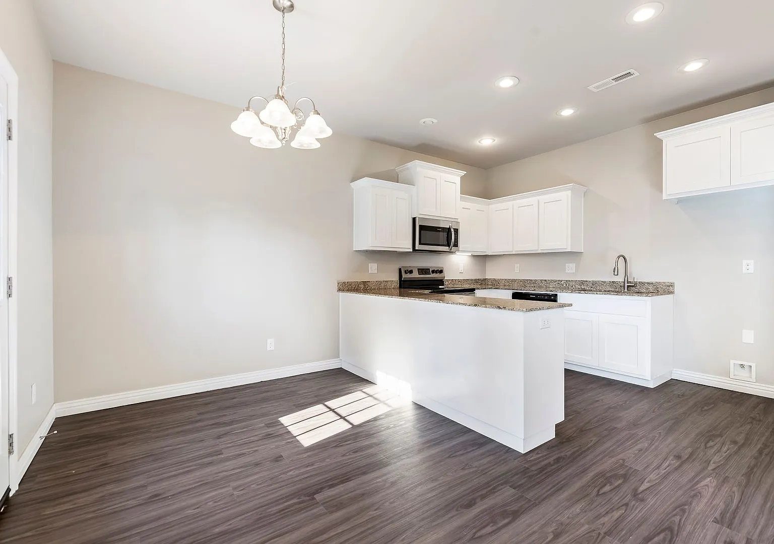 Townhome in cul de sac — Photo 3