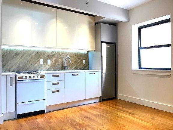 2nd image of 185 Leonard St #2EE