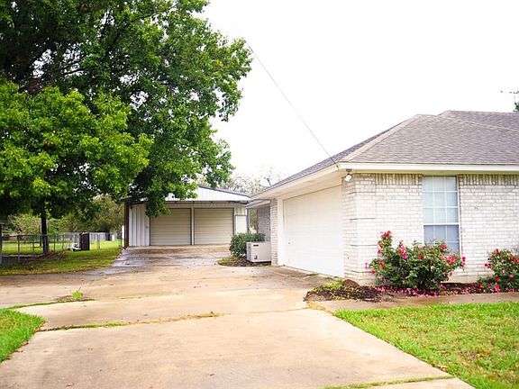 4th image of 813 Crockett Dr