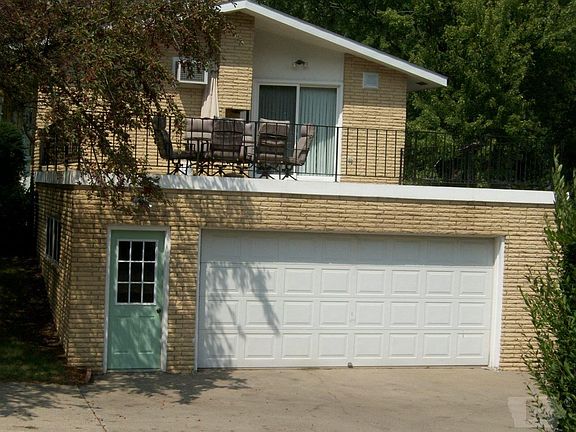 2nd image of 1920 West St