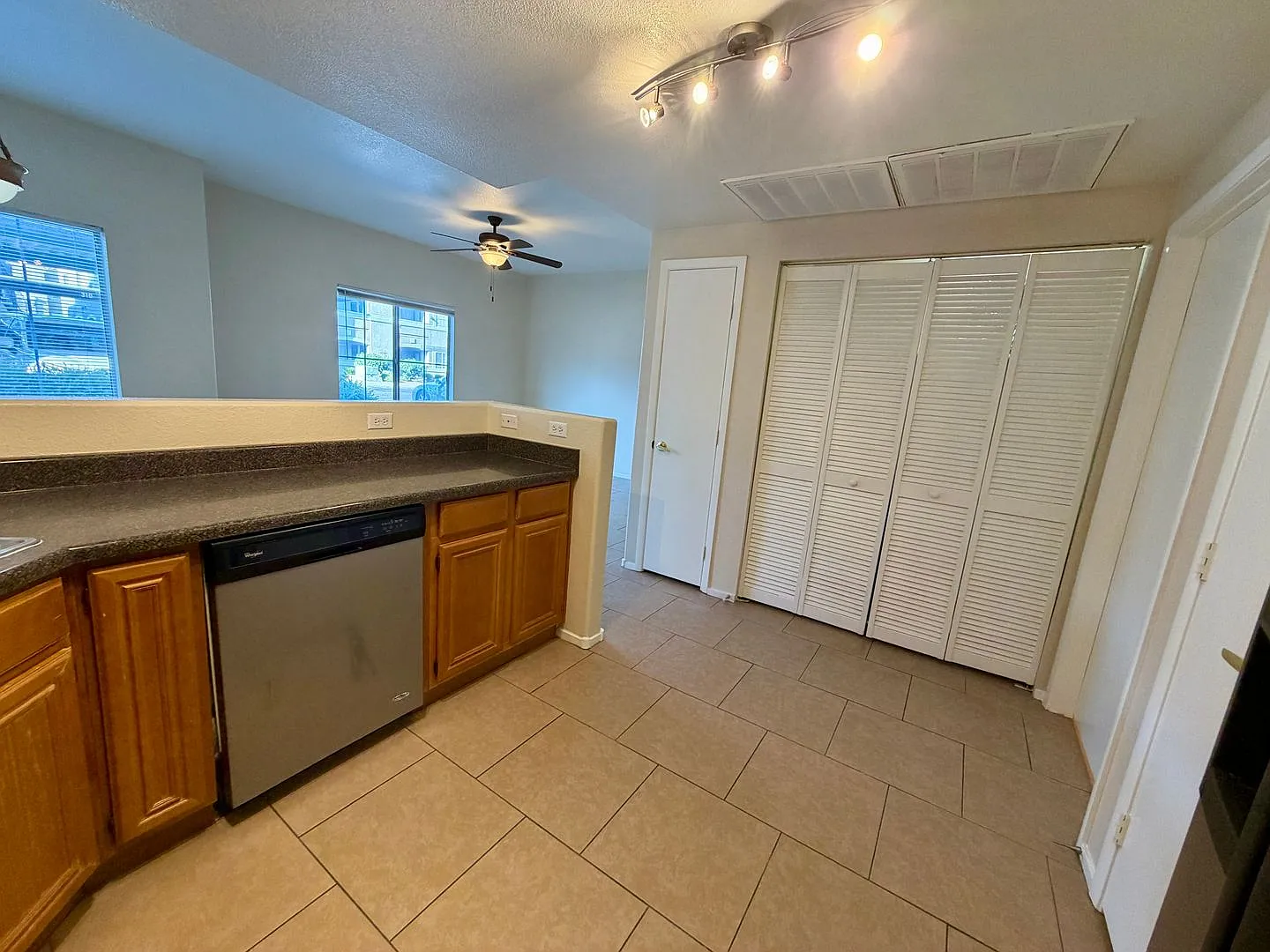 Great Location and Dual Master Suites — Photo 4