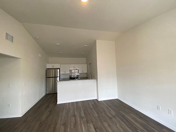 4th image of 915 Ariana St #A