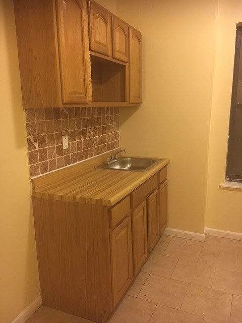 2nd image of 2440 Webb Ave APT 1D