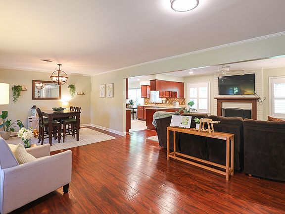 5th image of 211 Springwell Ln