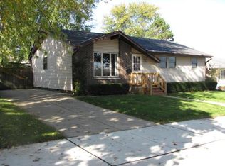 1688 Echo Ln, Racine, WI 53406