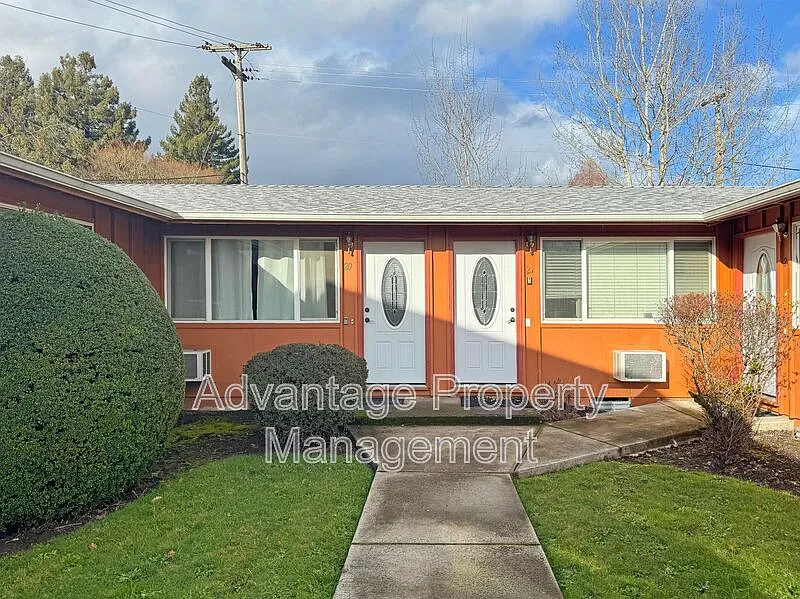 2 bed, 1.0 bath, 945 sqft, $2,000 — Photo 1