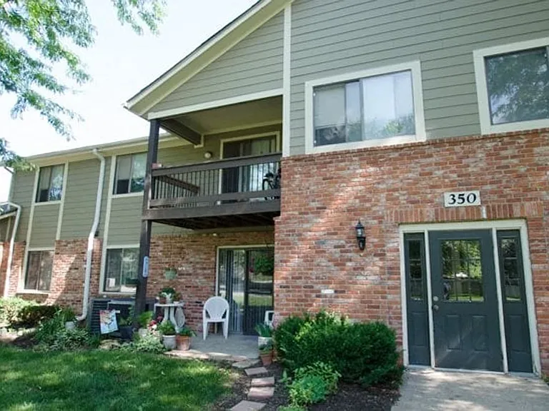 350 E Wilson St — Photo 6