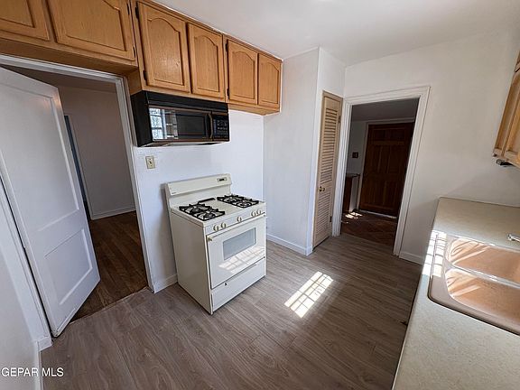 5th image of 3701 Jackson Ave