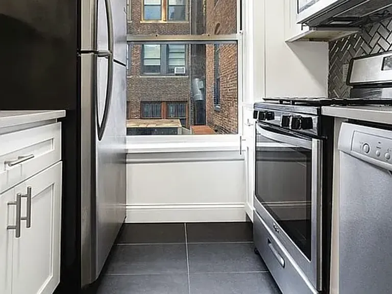 159 W 23rd St #4B — Photo 2