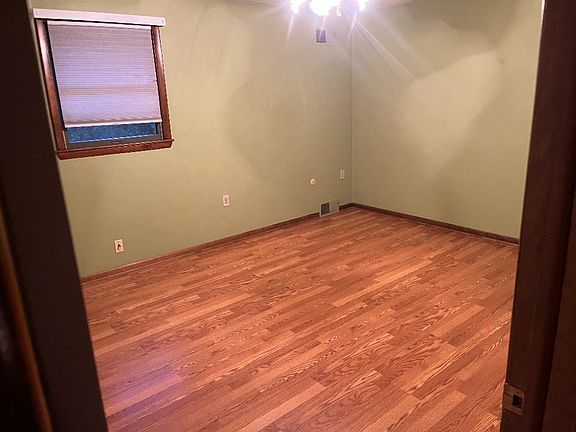 5th image of 590 Woodmere Dr APT 8