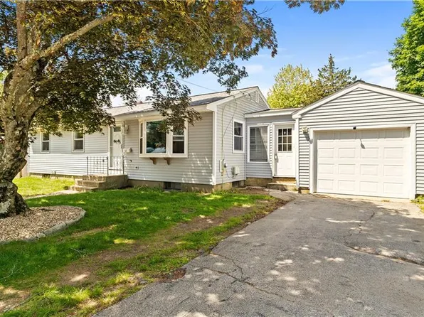 35 Meredith Dr, Coventry, RI 02816