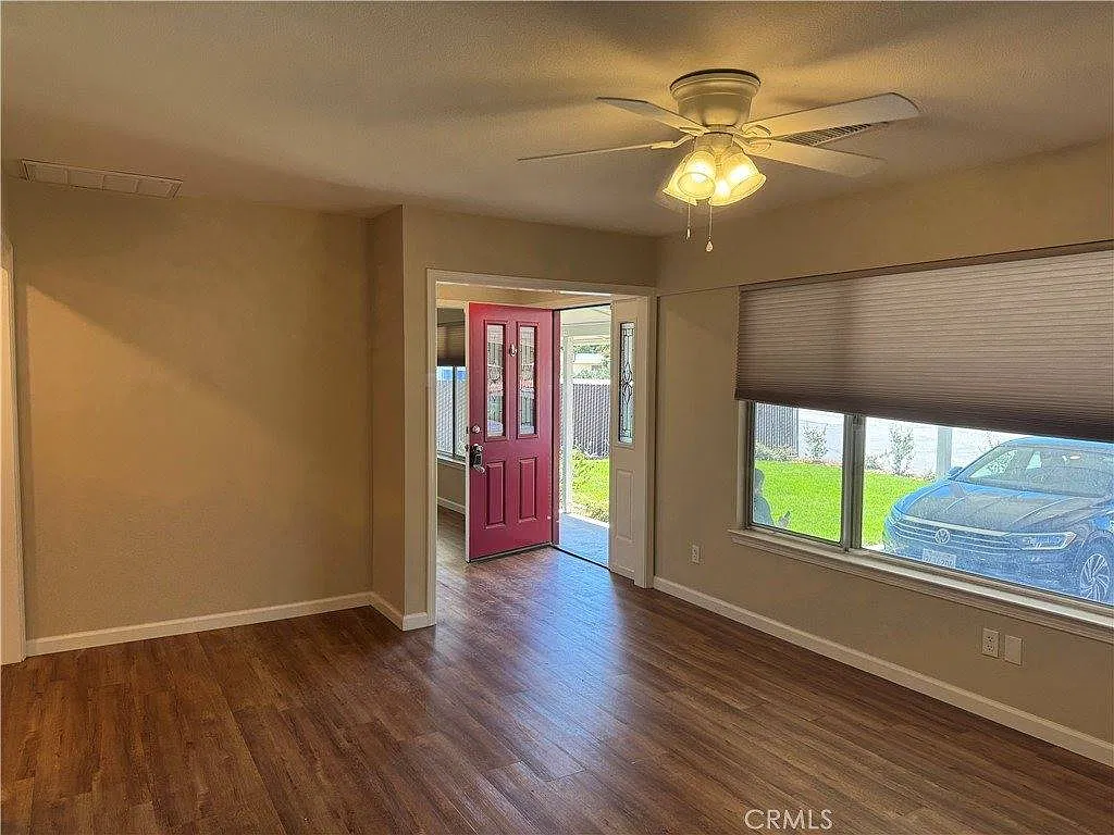 4 bed, 1871 sqft, $2,450 — Photo 3