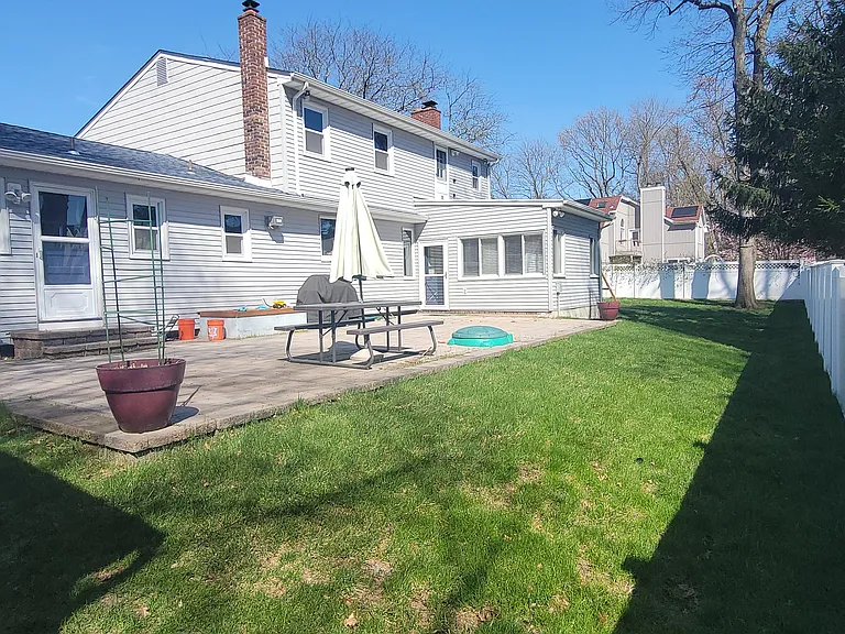 50 Algonquin Ave — Photo 2