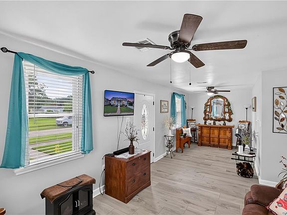5th image of 914 Evergreen Dr