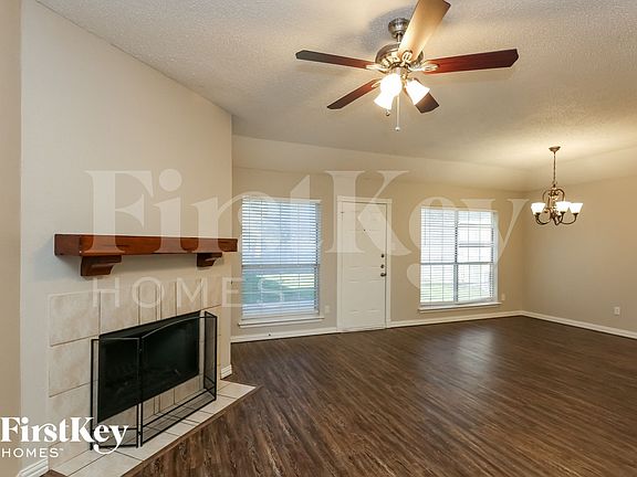 2nd image of 805 Shadybrook Ln