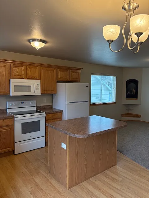 3 bed, $2,200 — Photo 2