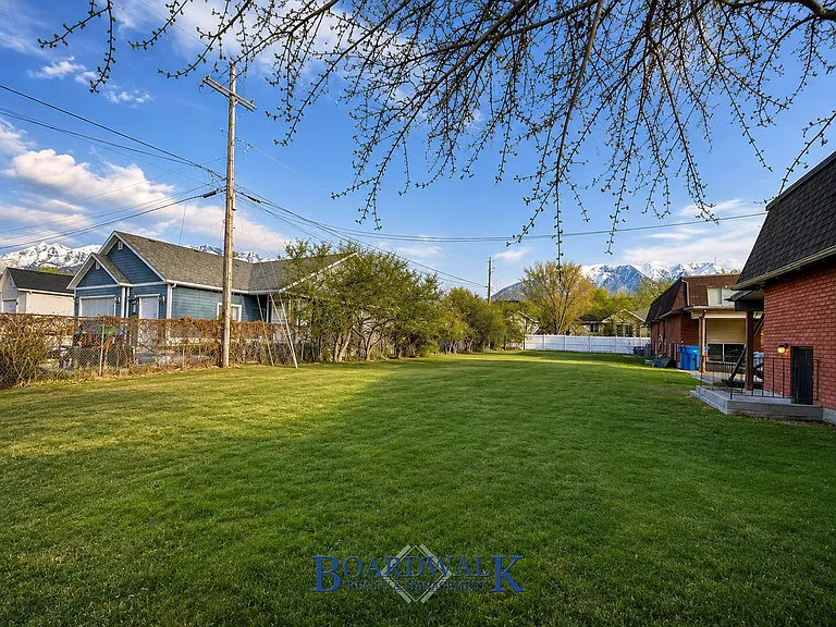 572 W 400 N 574 N — Photo 20