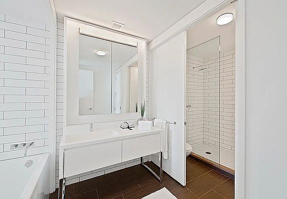 3rd image of 15 William St #13D