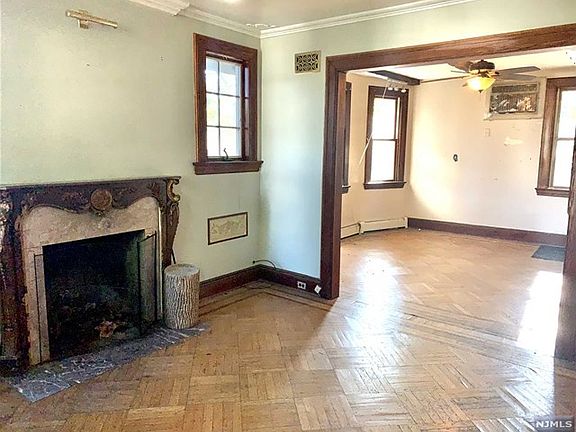 4th image of 1140 Roosevelt Ave