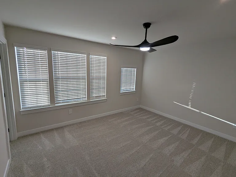 225 Van Zandt Trl — Photo 38