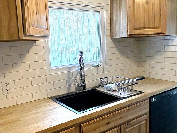 4th image of 101 Tiffany Rd