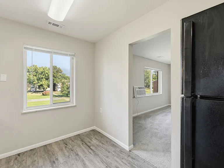 Pin Oak Manor Apartments — Photo 3