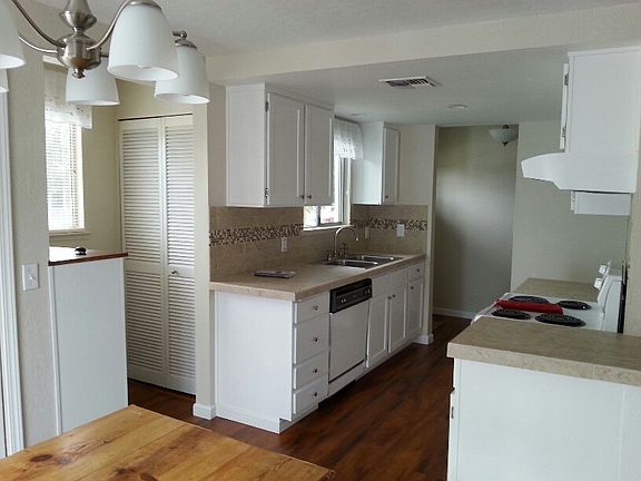 4th image of 701 Lawrence Ln