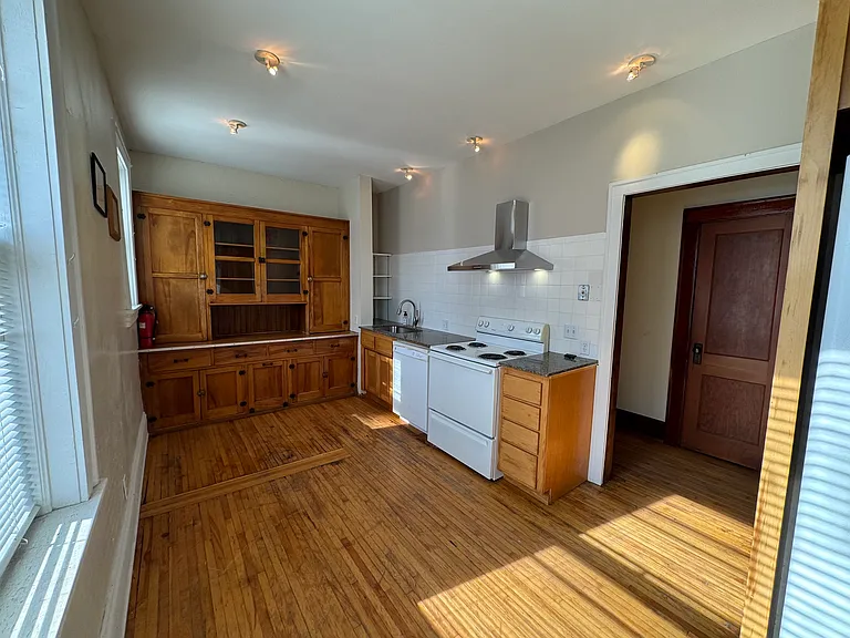 843 Rice St — Photo 8