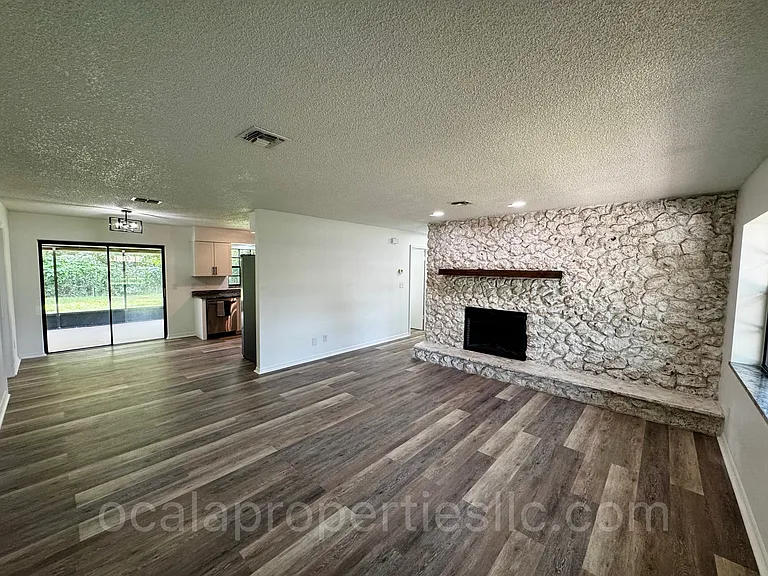 3380 NE 44th Pl — Photo 3