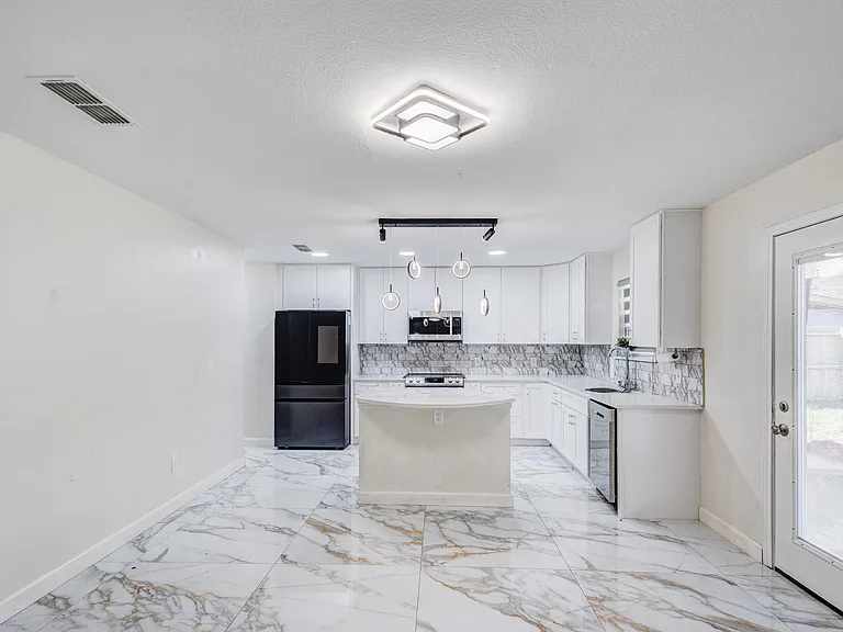 519 Darlene Trl — Photo 19