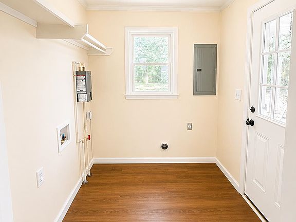 2nd image of 276 Oak St