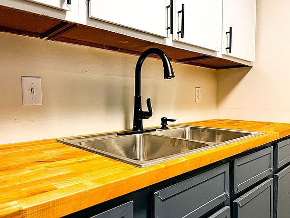 5th image of 1845 Ferry St #105