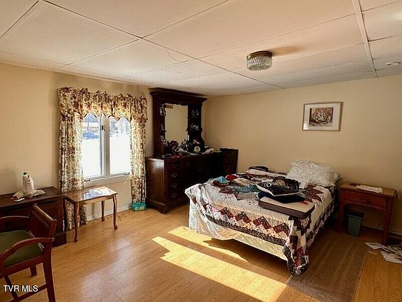 3rd image of 16966 Wise St