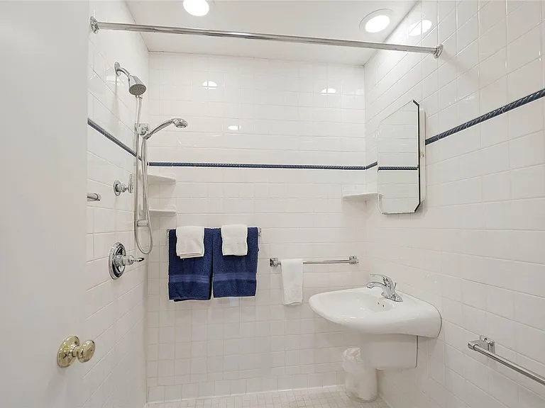 415 Southern Cross Rd — Photo 11