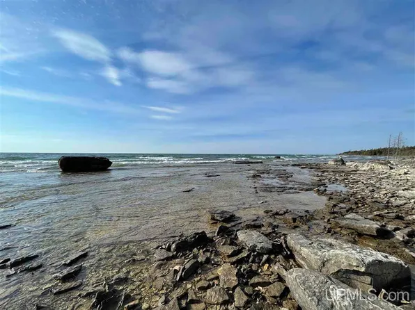 Seul Choix Rd, Gulliver, MI 49840