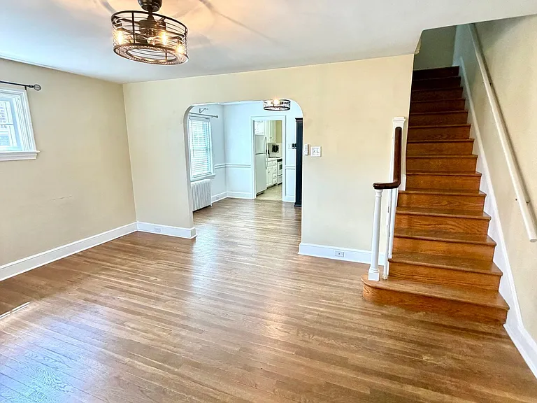844 E Madison St — Photo 4