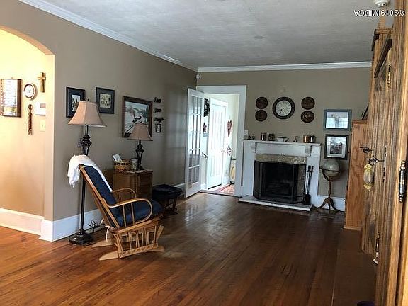 5th image of 3874 Drury Dr
