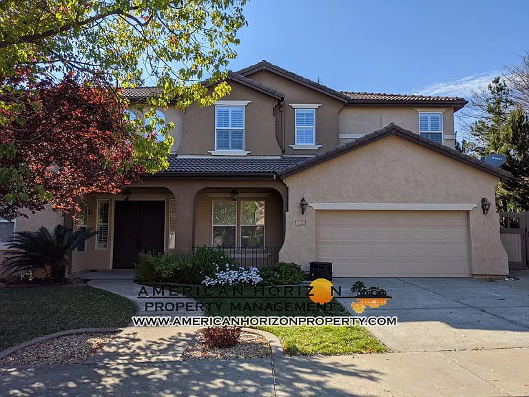 425 Crescent Dr — Photo 2